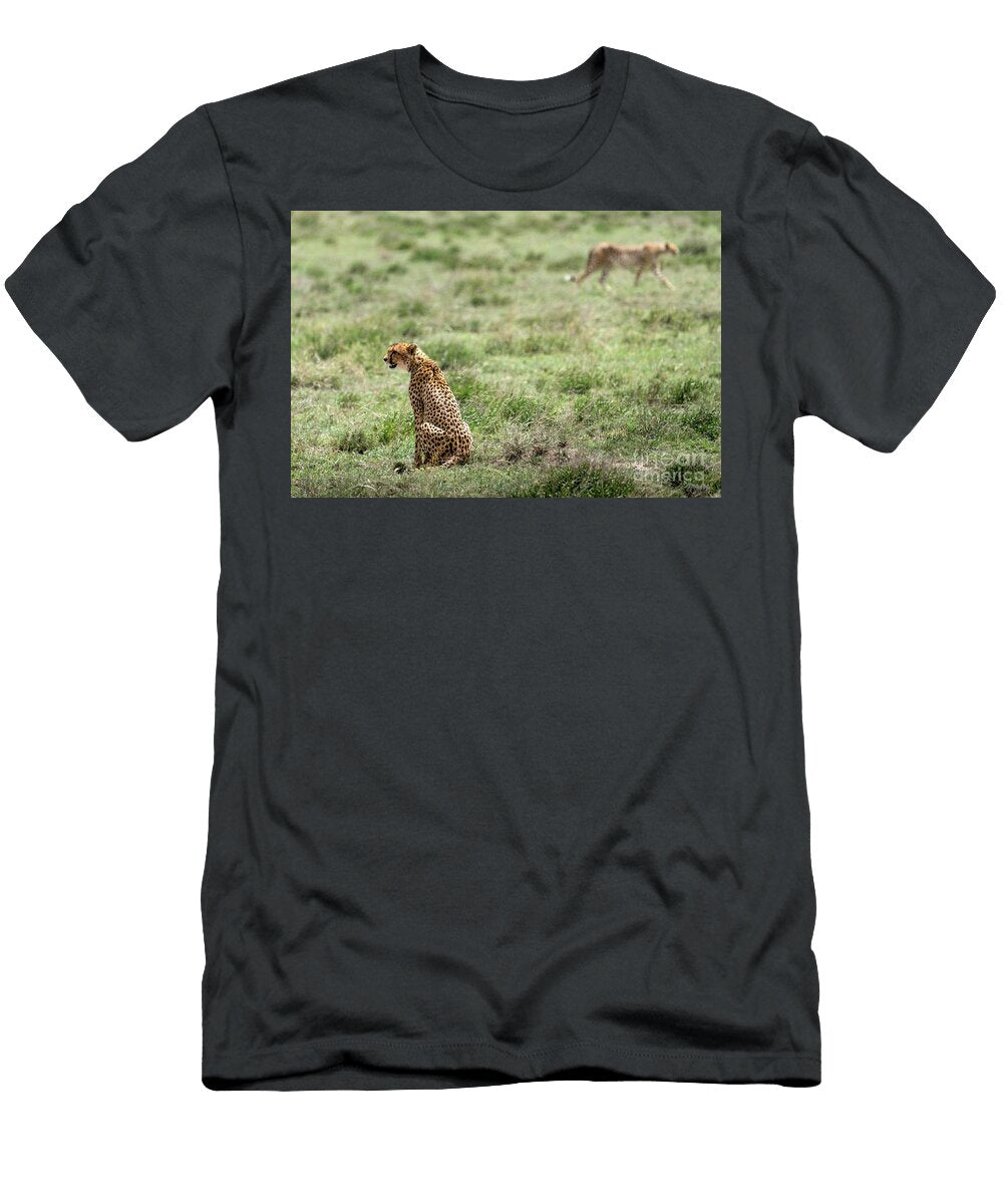 Female Cheetah and Male on the Background Ricardmn Photography T-Shirt